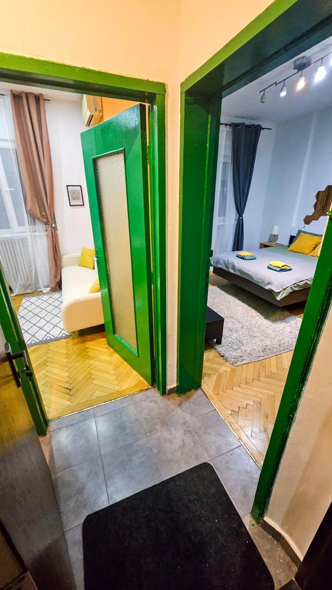 Downtown Tiny Houses Near Cismigiu Gardens Bucharest Exterior photo